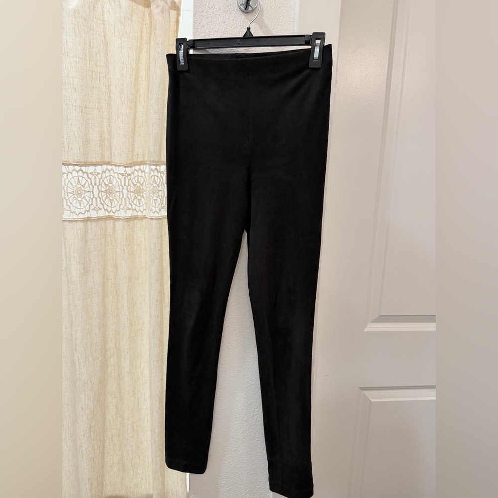 Black High-Waisted Velvety Leggings
